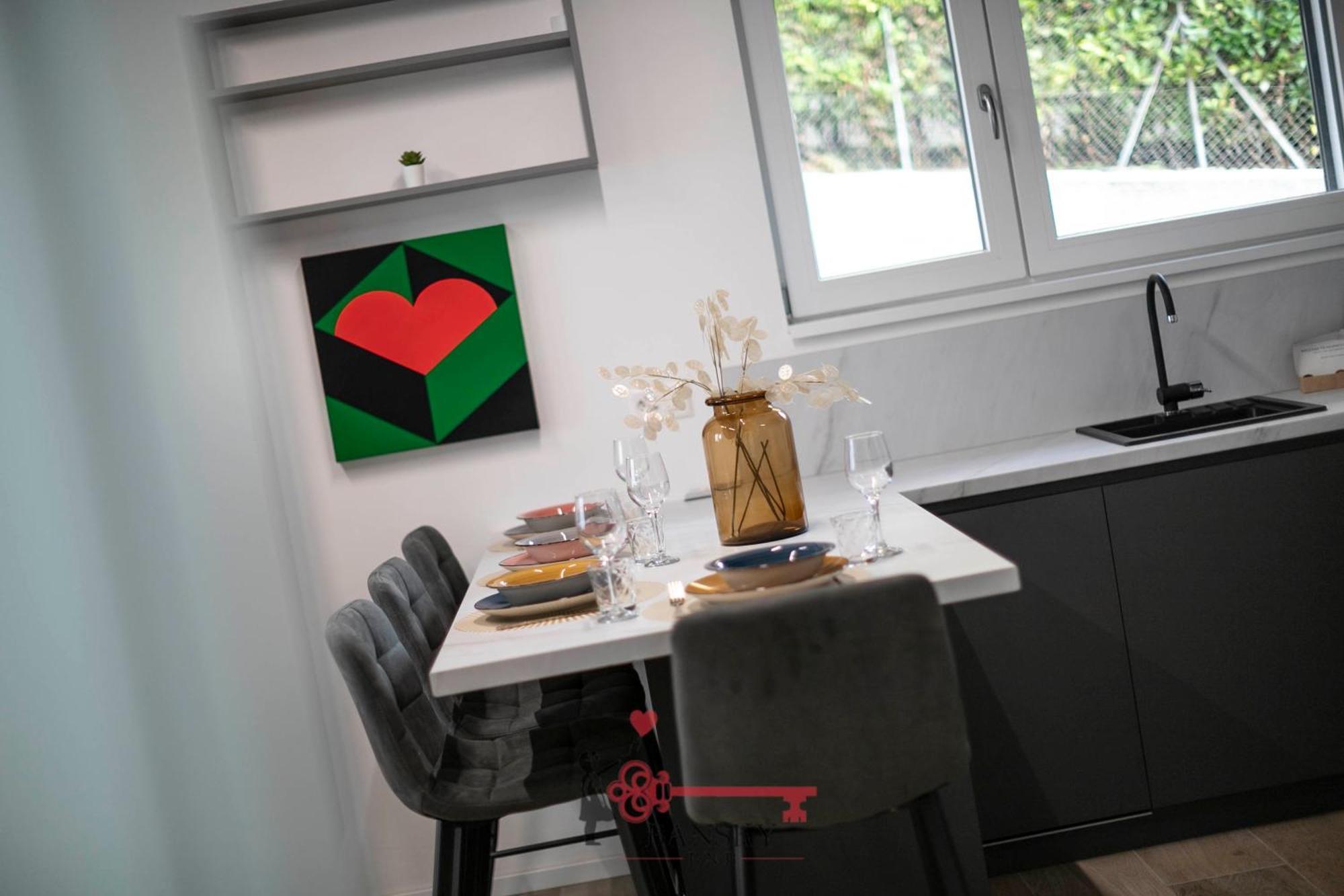 Home Sofia Room 2 - Modern Station -By Easylife Swiss Lugano Exterior photo